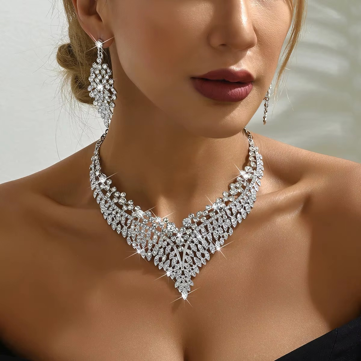 Vintage-Inspired Necklace and Earring Set for Sophisticated Women ( Set of 4 )