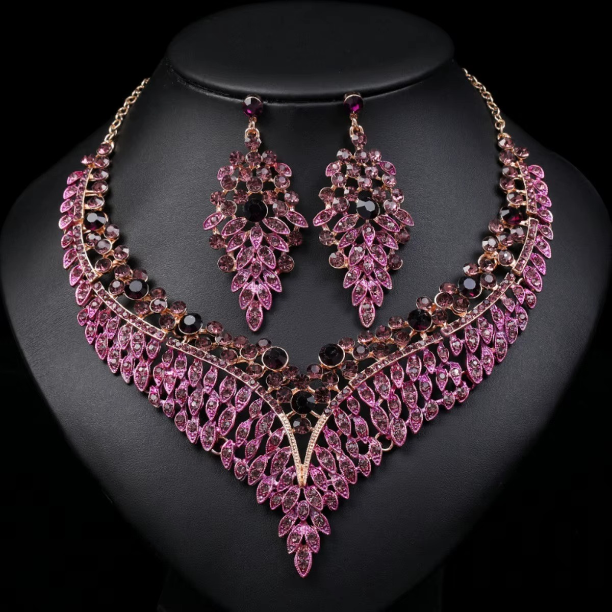 Vintage-Inspired Necklace and Earring Set for Sophisticated Women ( Set of 4 )