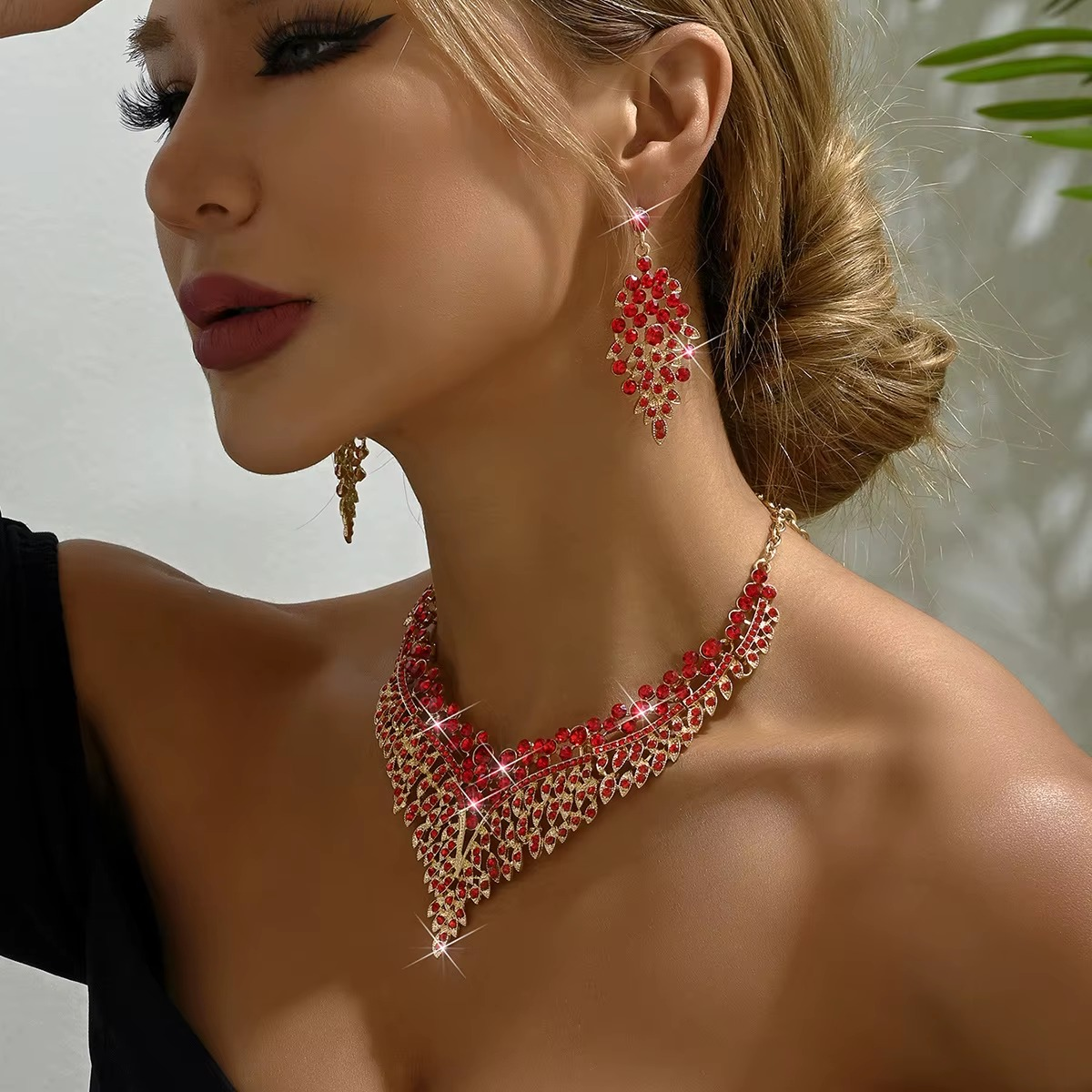 Vintage-Inspired Necklace and Earring Set for Sophisticated Women ( Set of 4 )