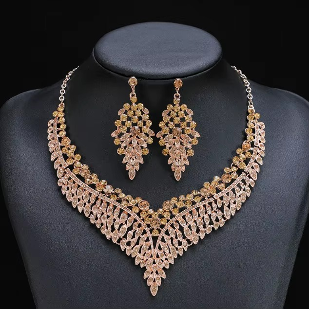 Vintage-Inspired Necklace and Earring Set for Sophisticated Women ( Set of 4 )